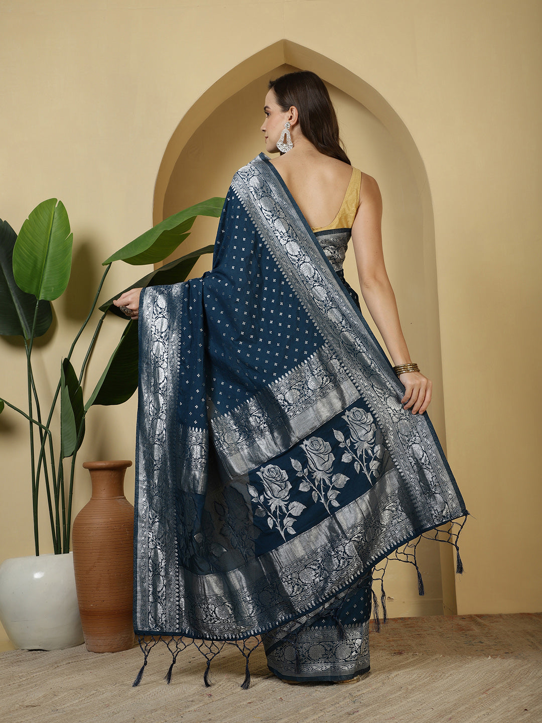 Zaari Jaal Crepe Saree
