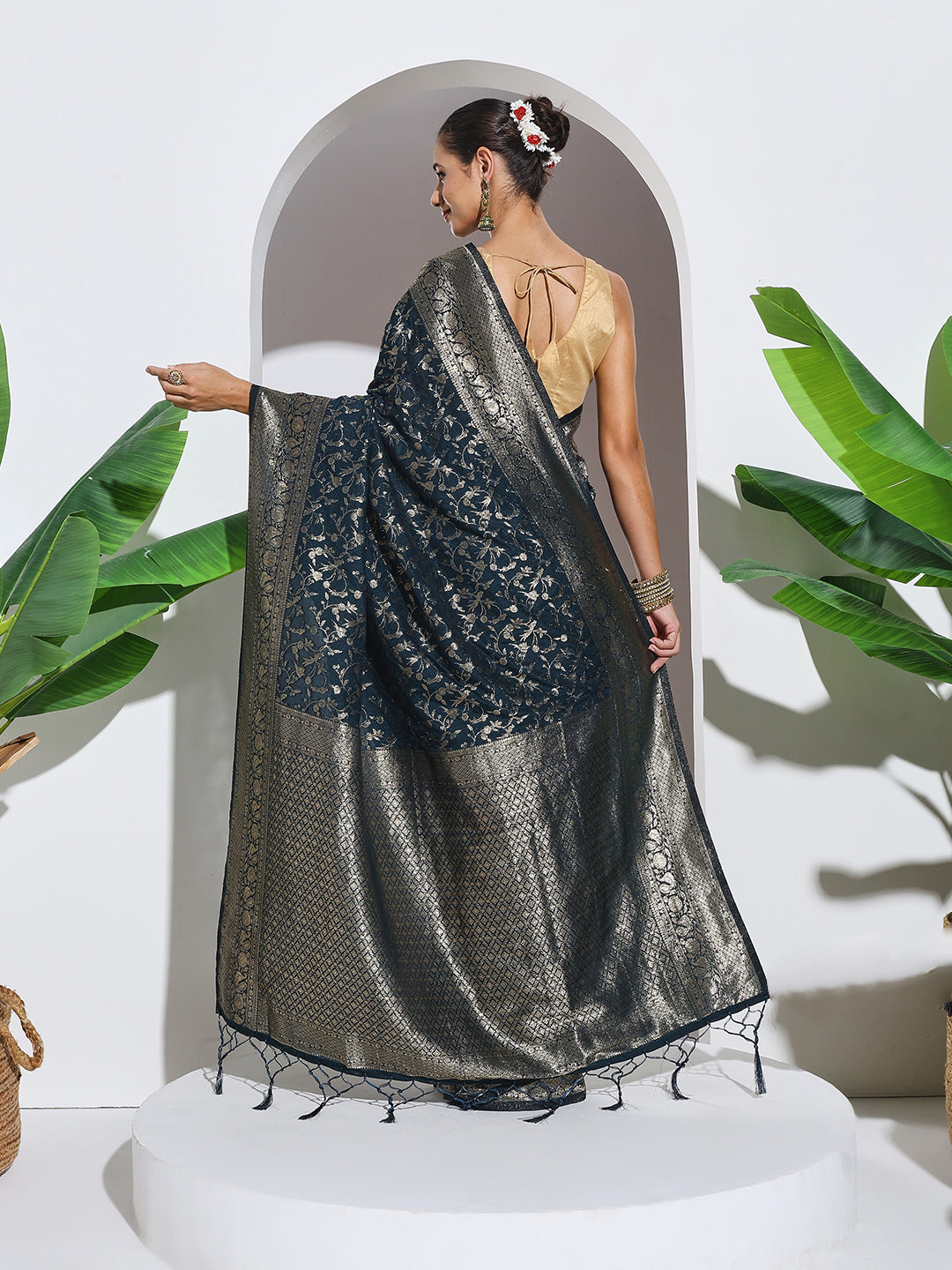 Zaari Jaal Crepe Saree