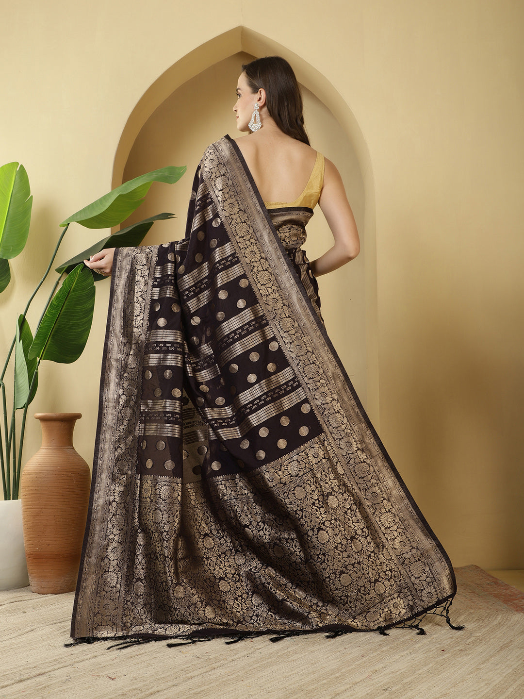 Zaari Jaal Crepe Saree