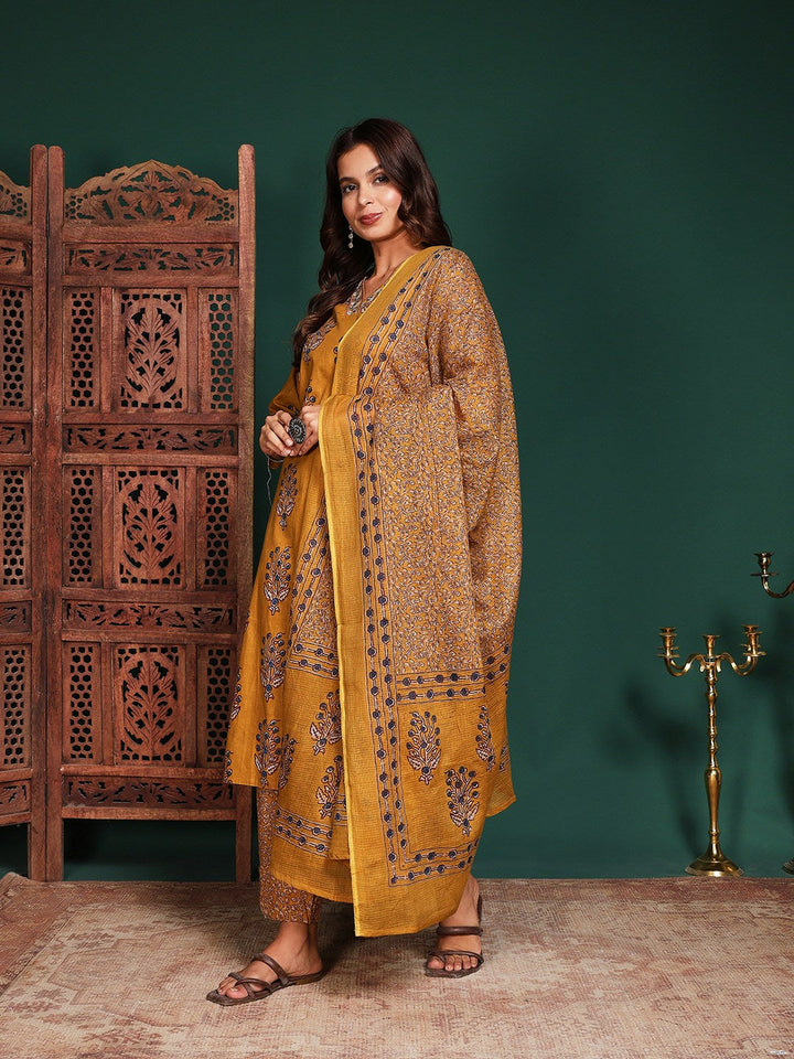 Floral Printed Cotton Blend Kurta With Pant &amp; Dupatta