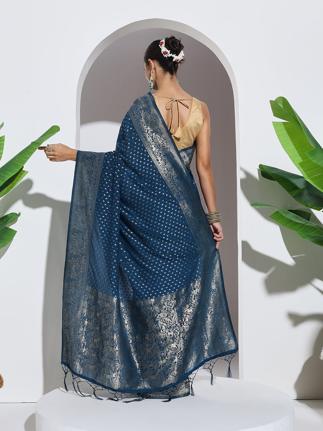 Zaari Jaal Crepe Saree