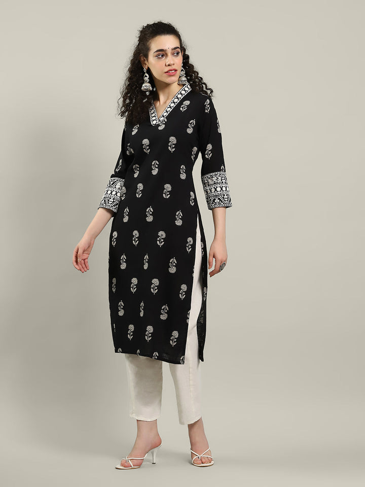 Printed Neck Embroidered Cotton Blend Kurta