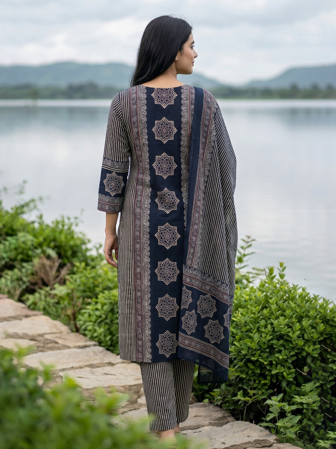 Blue Embroidered Cotton Blend Straight Round Neck Suit Set