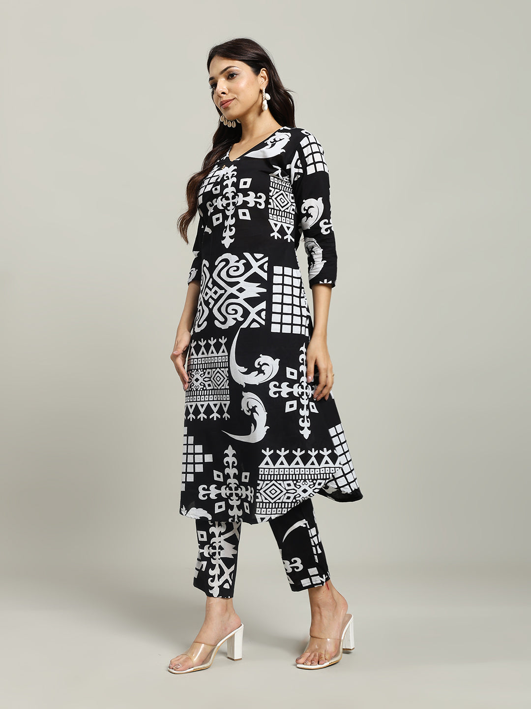 Printed Cotton Blend Kurta With Pants