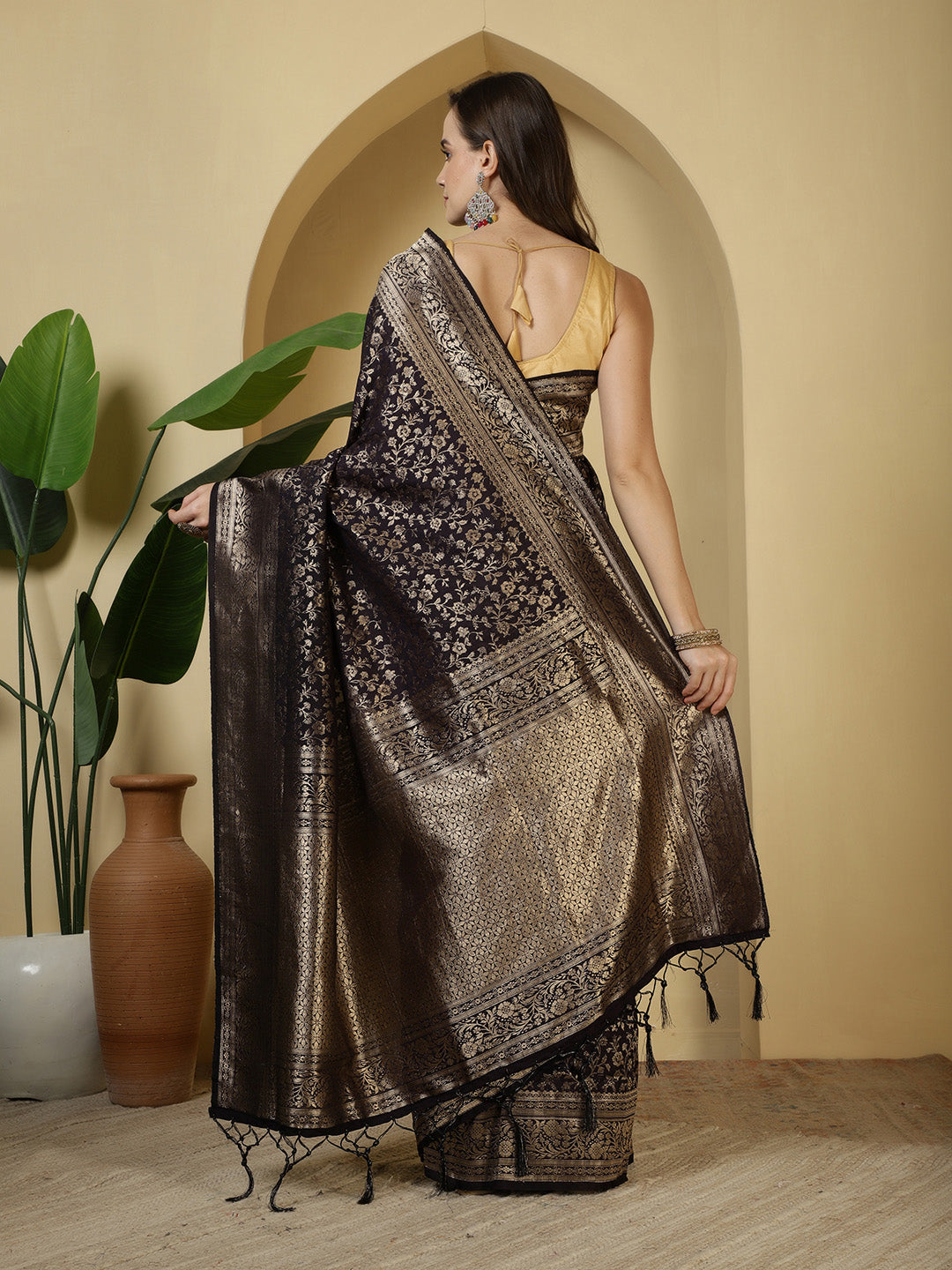 Zaari Jaal Crepe Saree