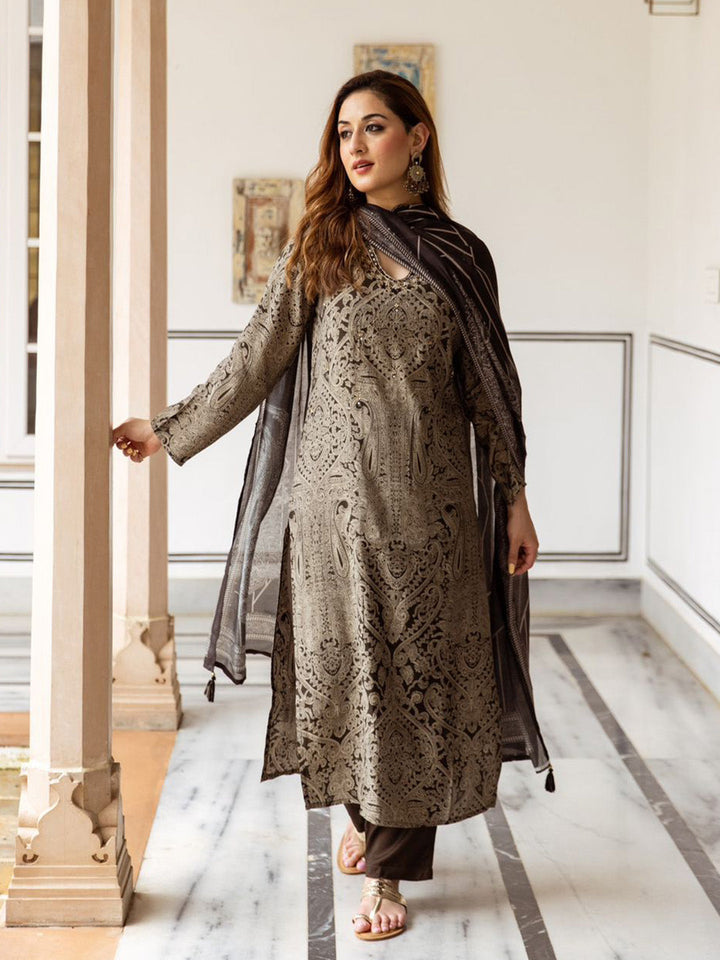 Embroidered Muslin Kurta With Pant &amp; Dupatta