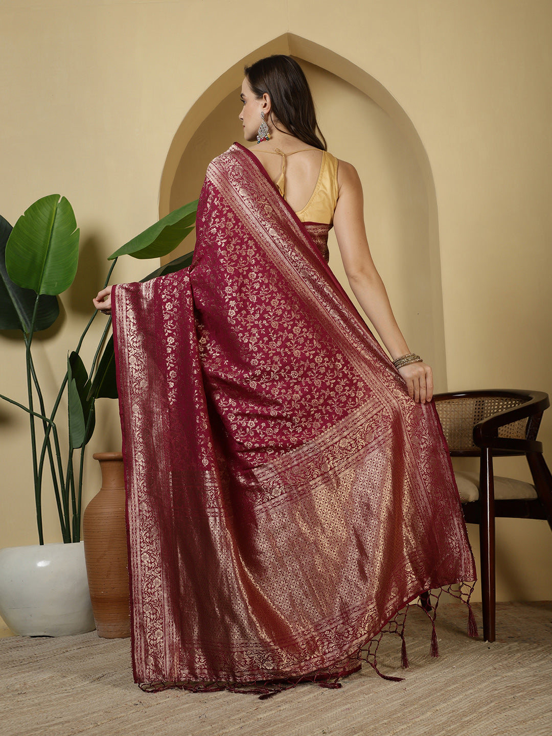 Zaari Jaal Crepe Saree