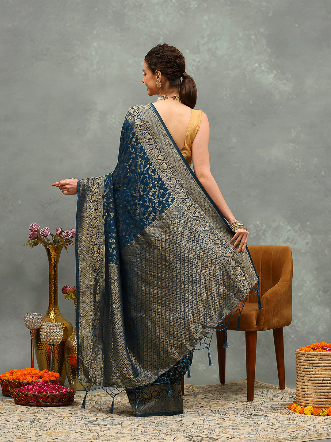 Zaari Jaal Crepe Saree