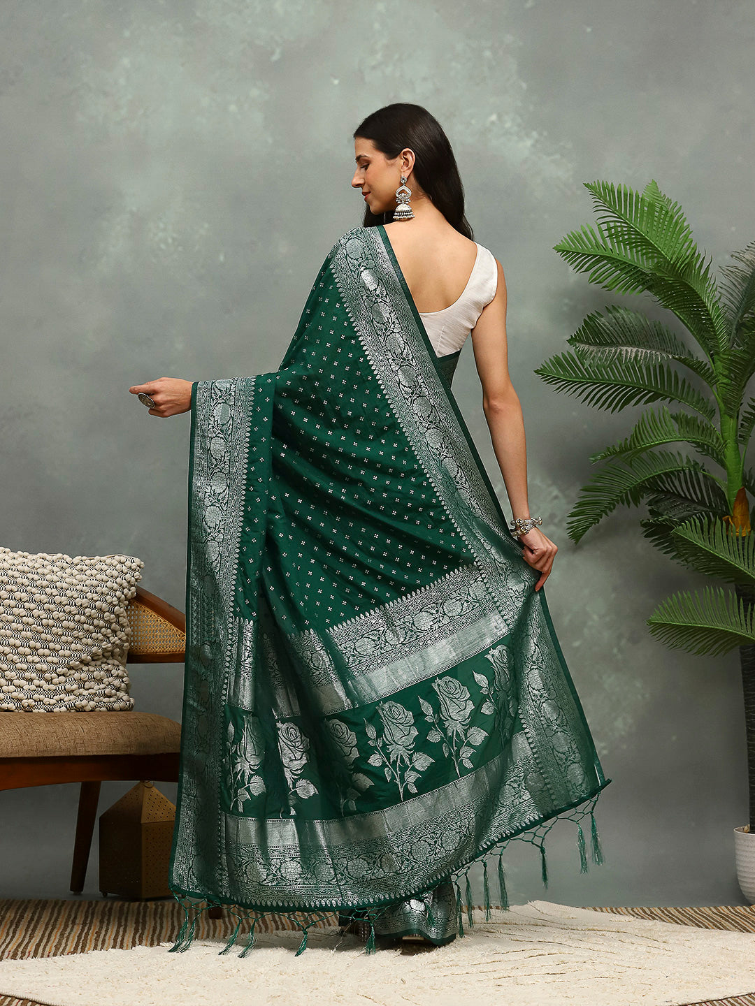 Zaari Jaal Crepe Saree