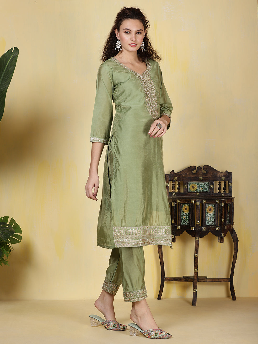 Neck Zari Embroidered Chanderi Kurta With Pants & Dupatta