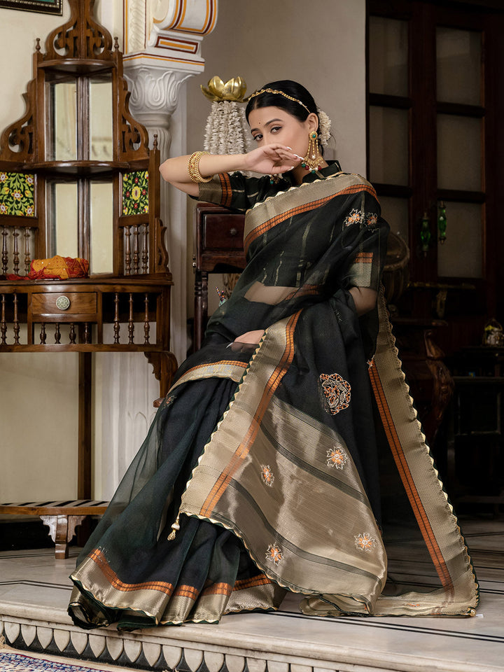 Zari Ethnic Motifs Woven Linen Saree