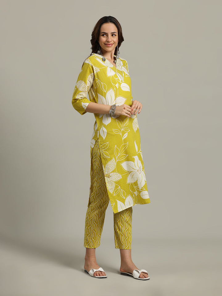 Floral Printed Cotton Blend Kurta With Pants &amp; Dupatta