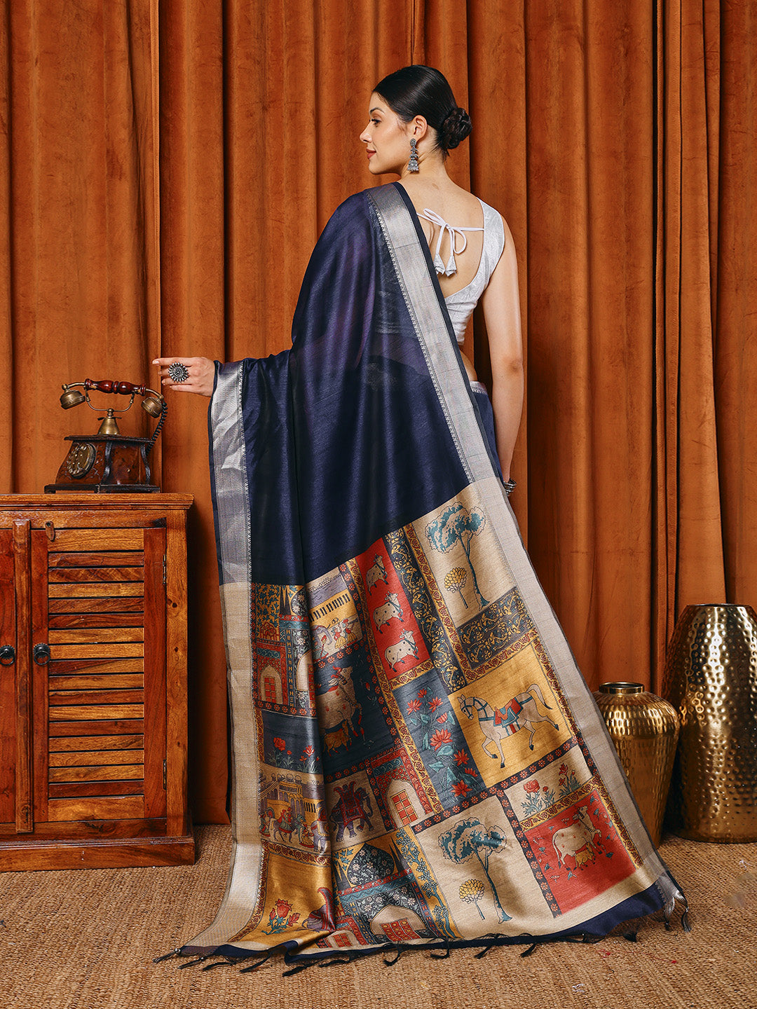 Plain Art slik Saree