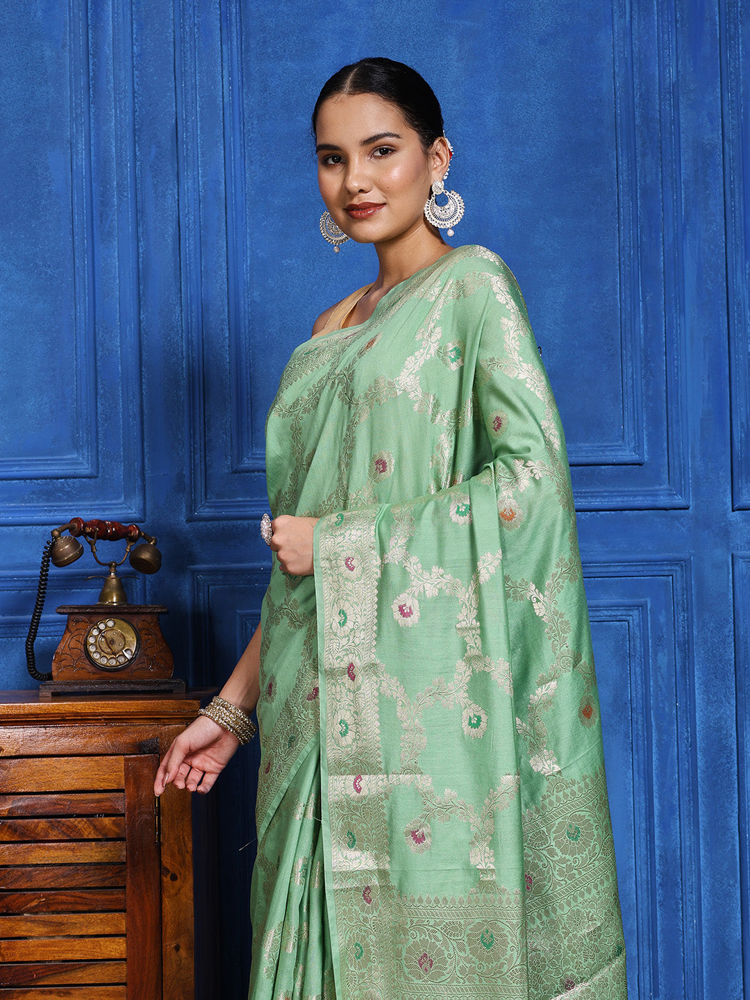 Zari Border Booti Cotton Blend Woven Saree