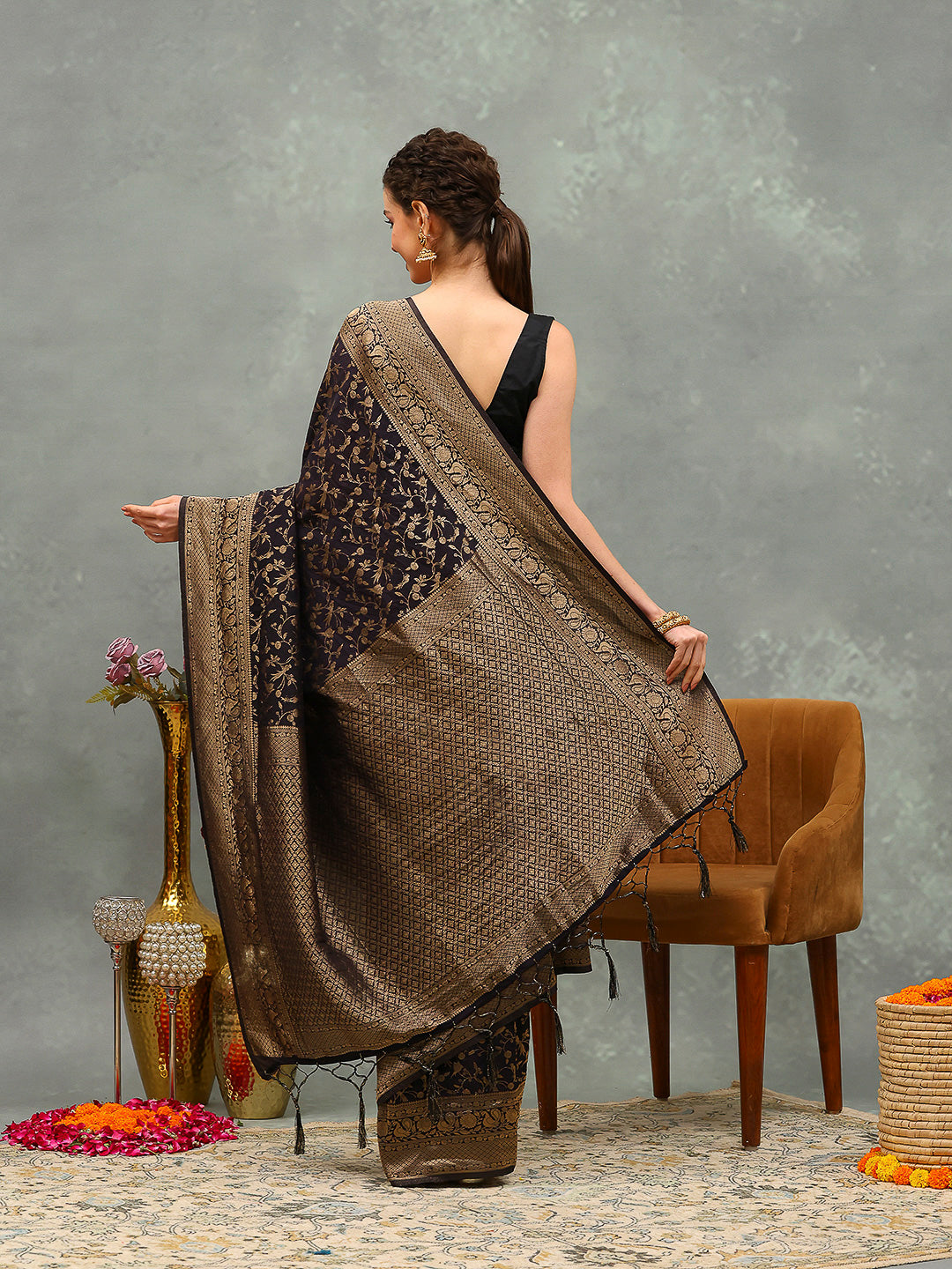 Zaari Jaal Crepe Saree