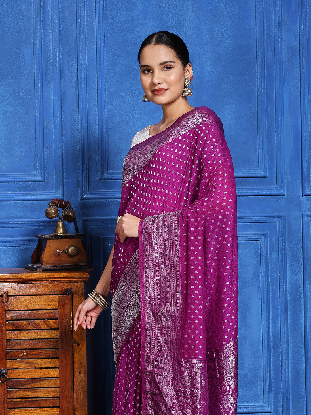 Zaari Jaal Crepe Saree
