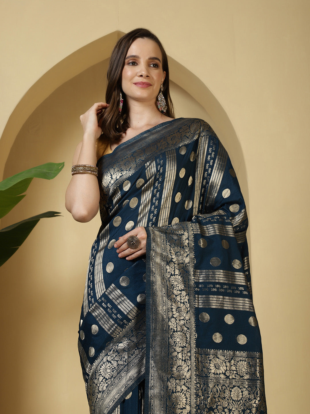 Zaari Jaal Crepe Saree