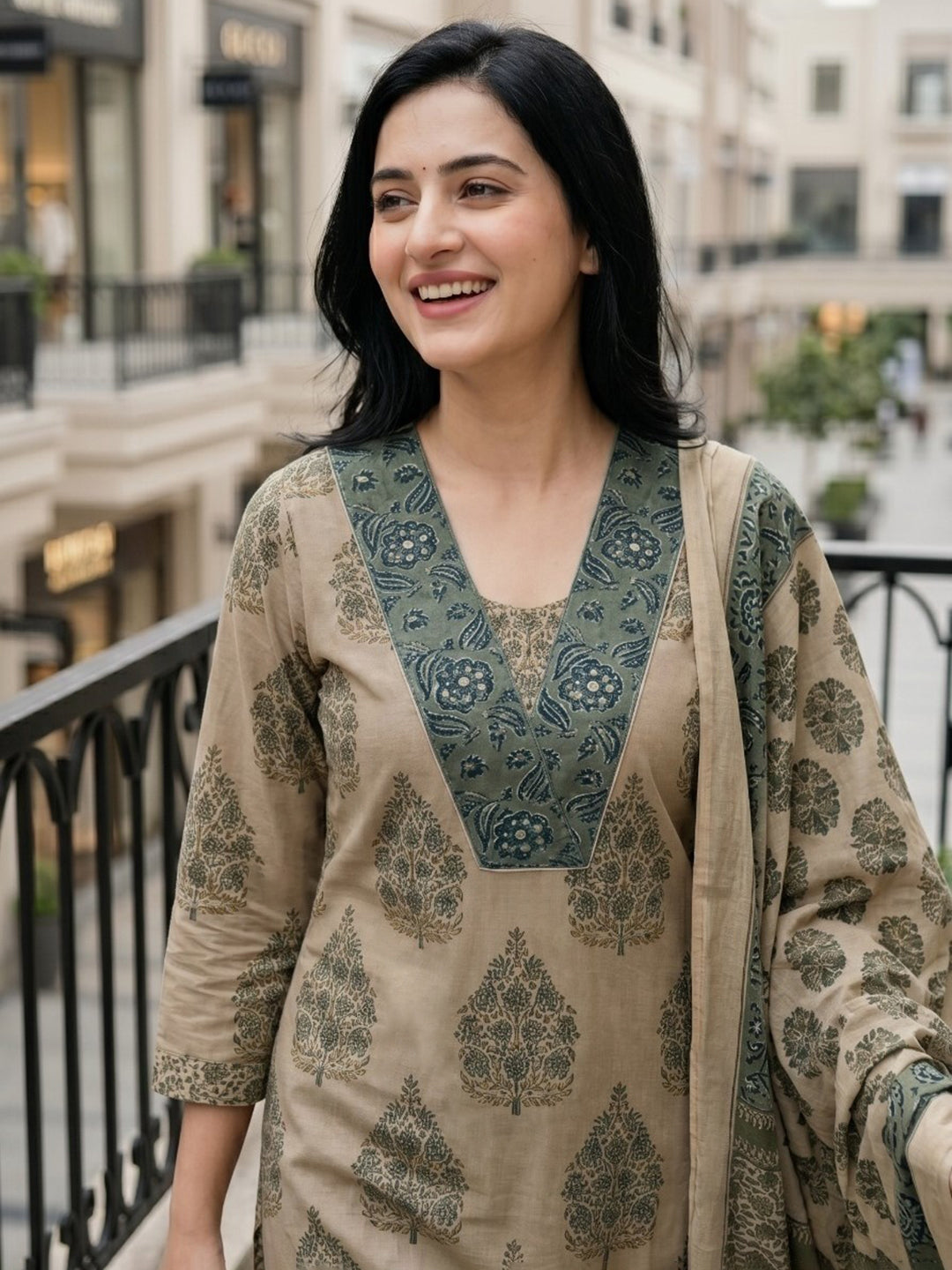 Green Embroidered Cotton Blend Straight Round Neck Suit Set