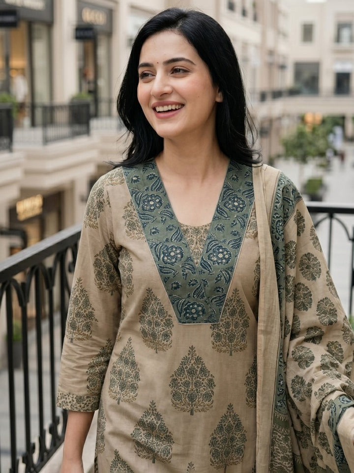 Green Embroidered Cotton Blend Straight Round Neck Suit Set
