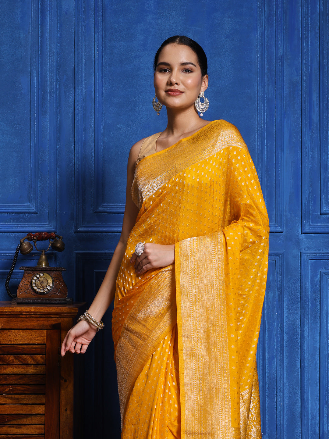 Zaari Jaal Crepe Saree
