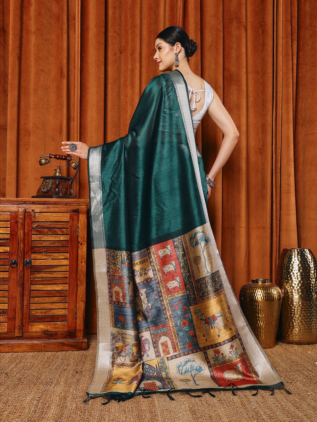 Plain Art slik Saree