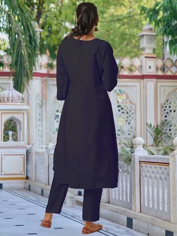 Resham Embroidered Handloom Kurta With Pant & Dupatta