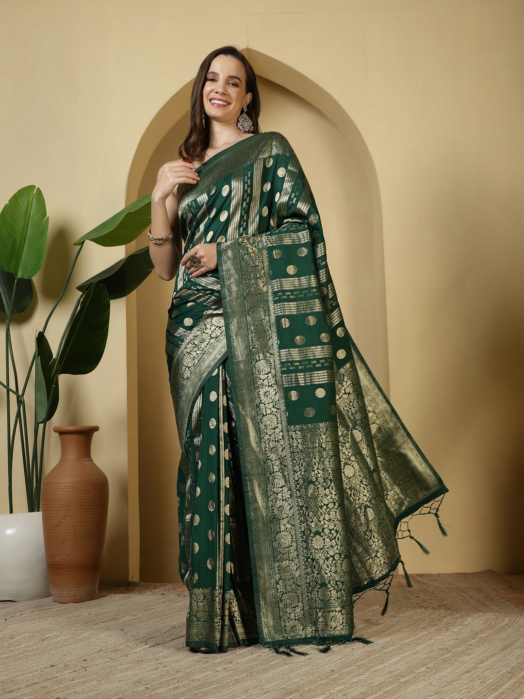 Zaari Jaal Crepe Saree