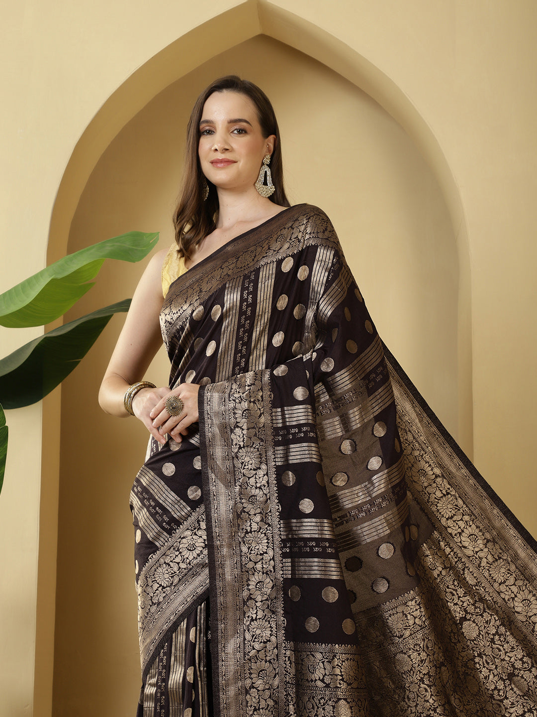 Zaari Jaal Crepe Saree