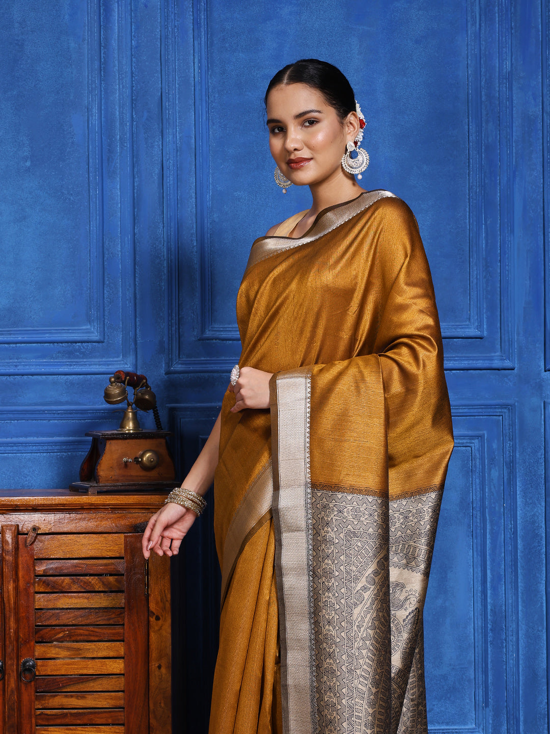 Zaari Jaal Tussar Saree