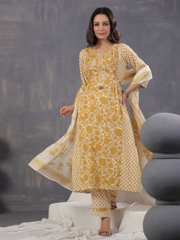 Digital Floral Printed Cotton Blend Kurta With Pants & Dupatta