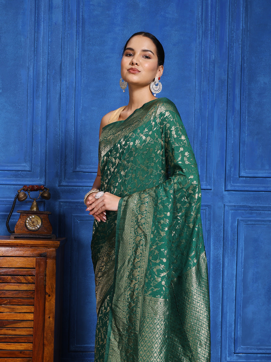 Zaari Jaal Crepe Saree