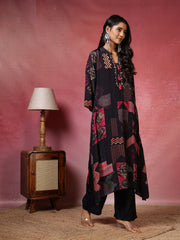 Thread Embroidered Crepe Kurta With Pants