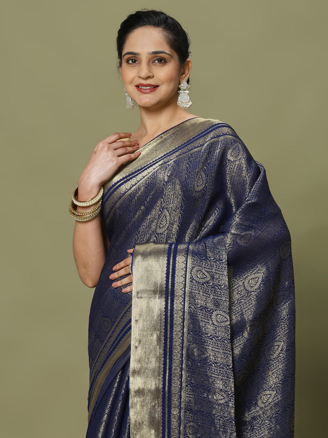 Zari Jaal Woven Crepe Saree
