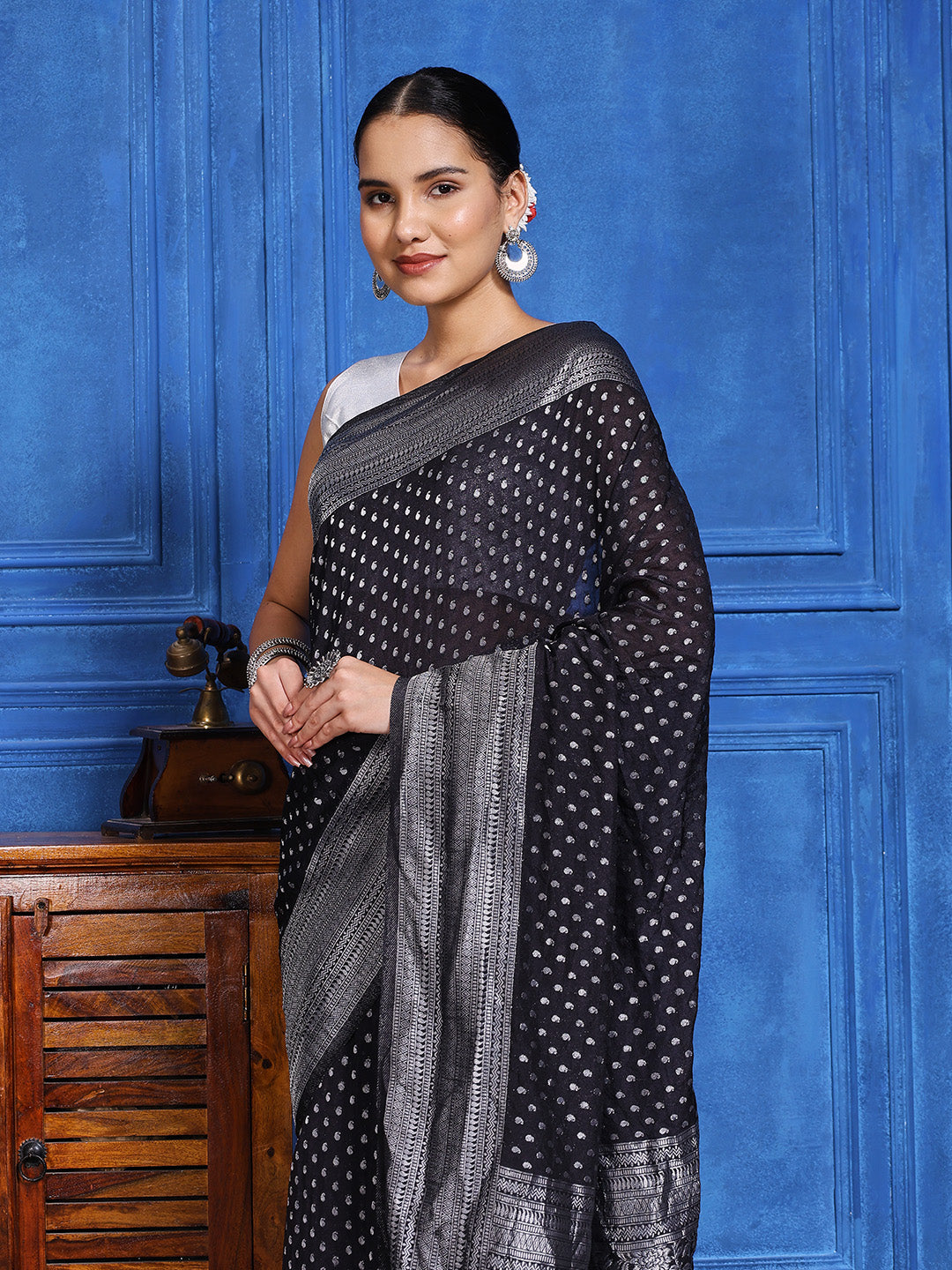 Zaari Jaal Crepe Saree