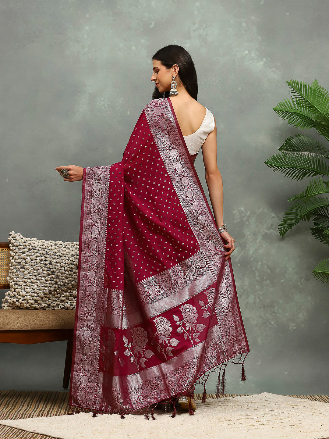 Zaari Jaal Crepe Saree