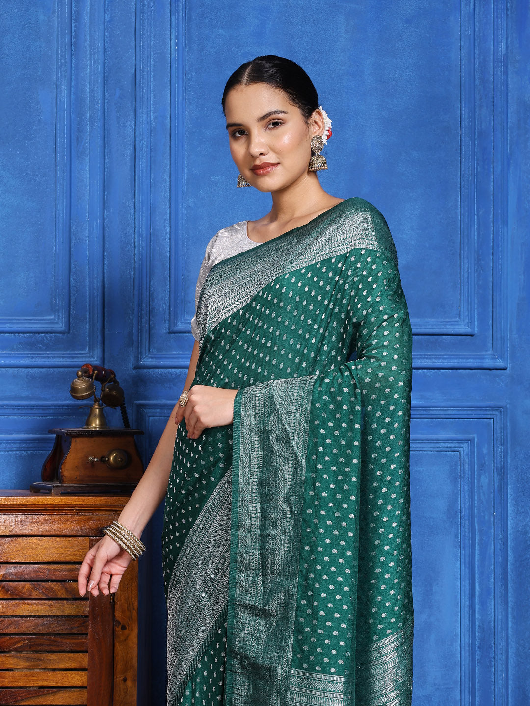Zaari Jaal Crepe Saree