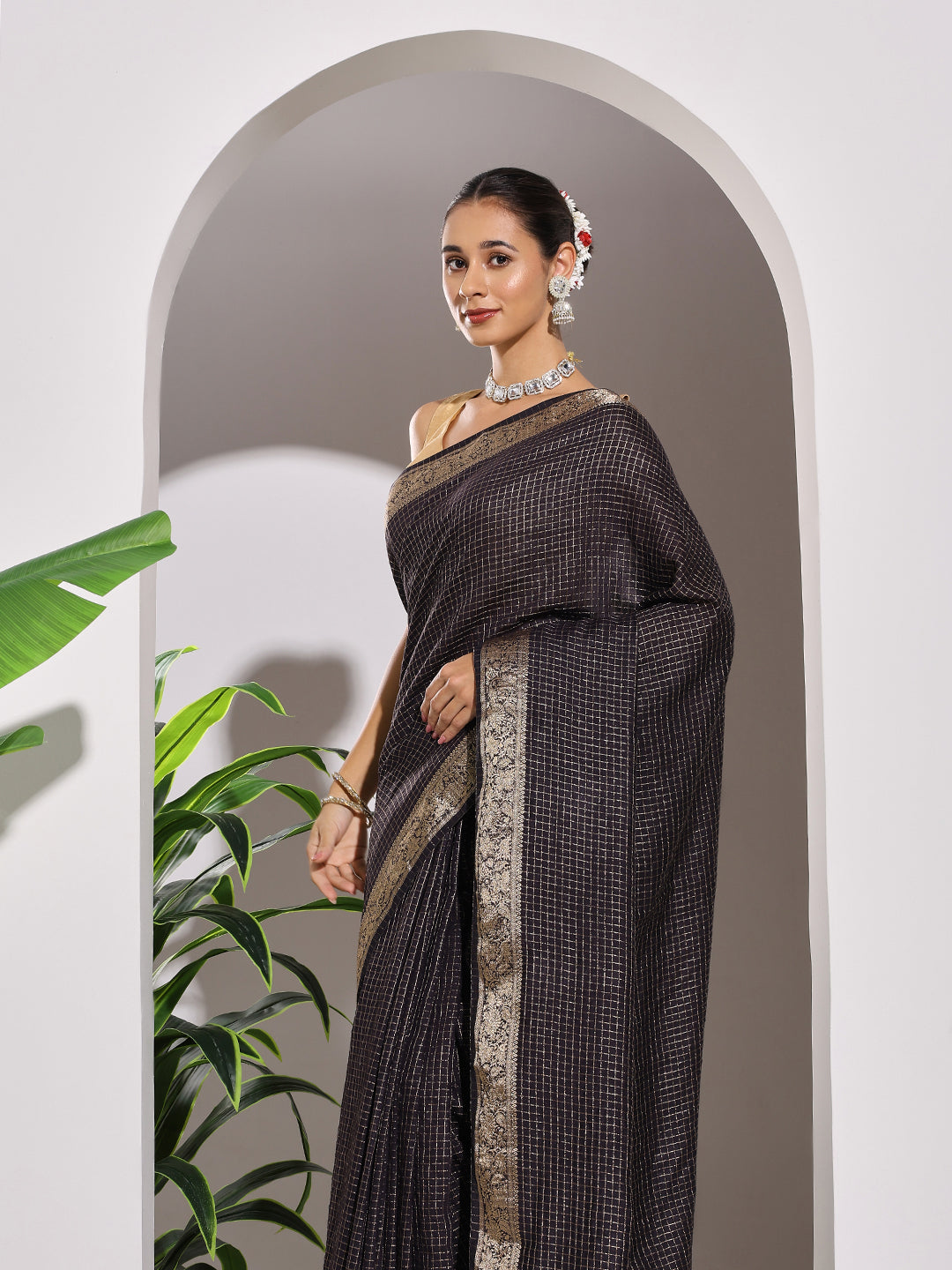 Zaari Jaal Tussar Saree