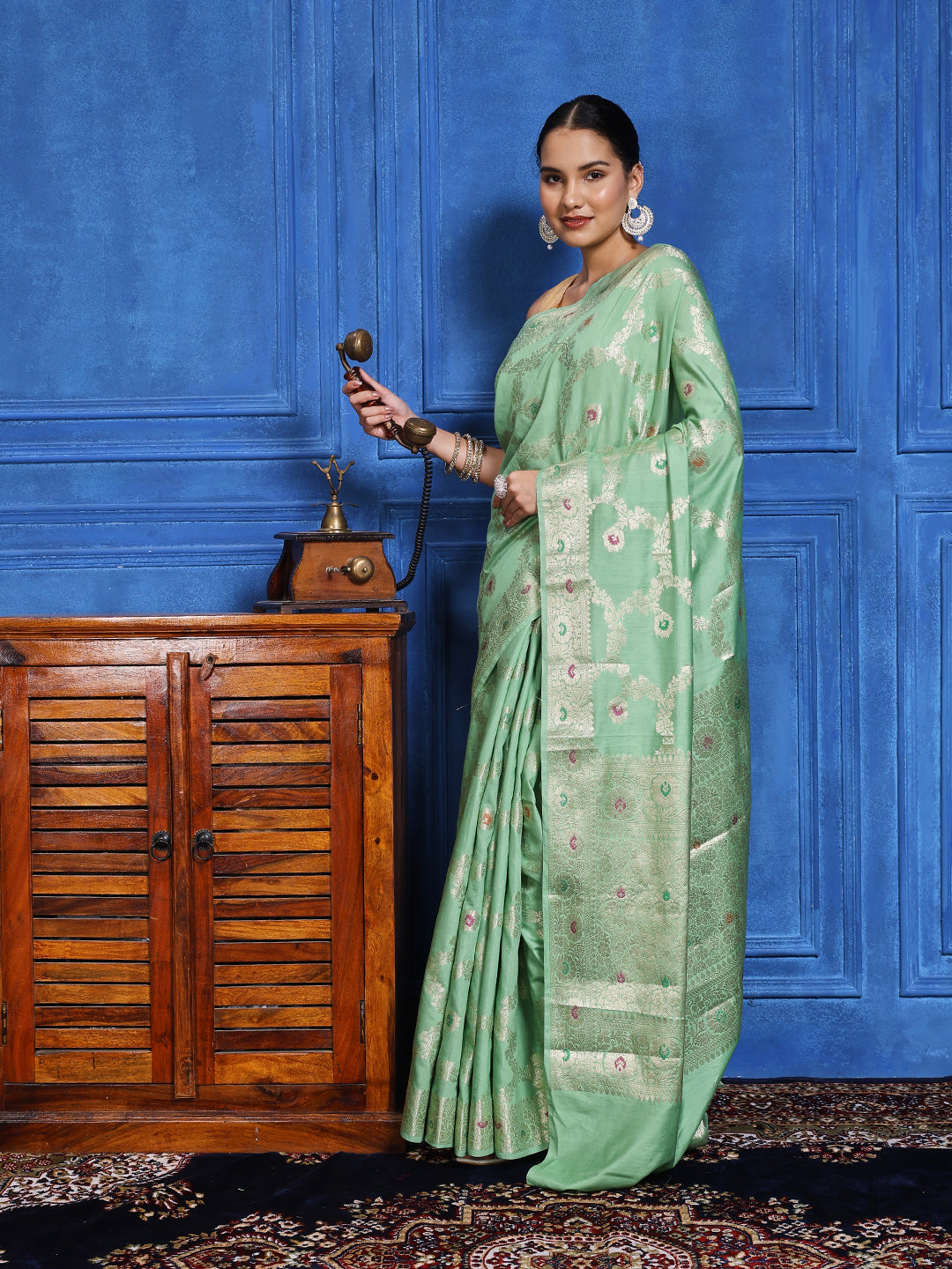 Zari Border Booti Cotton Blend Woven Saree