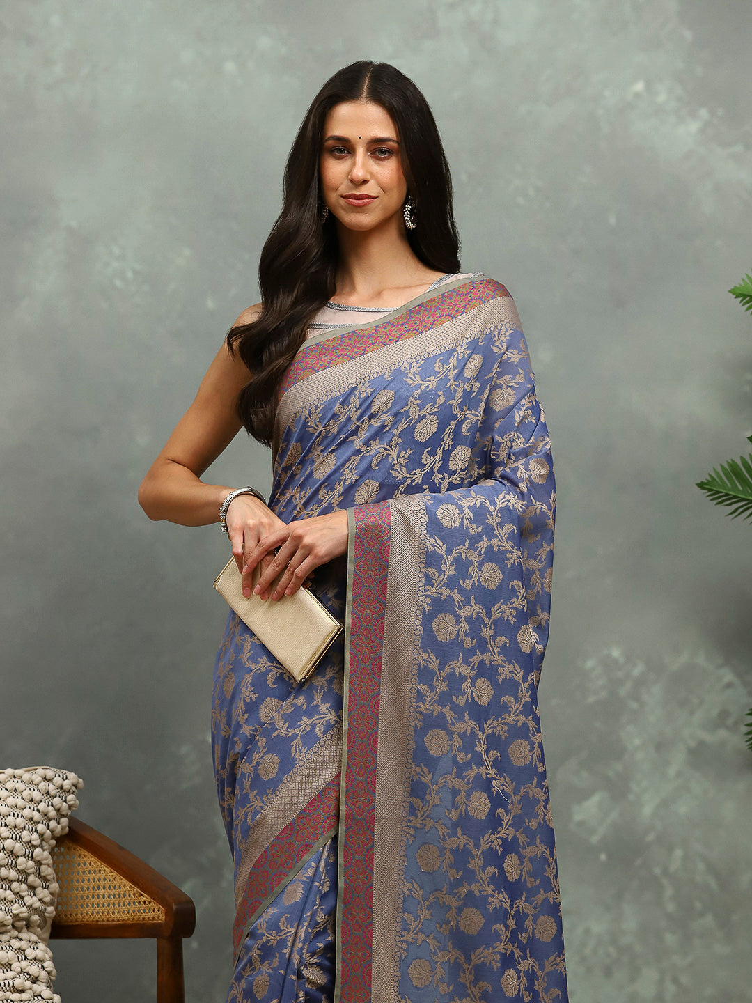 Resham Woven Design Cotton Blend Woven Saree