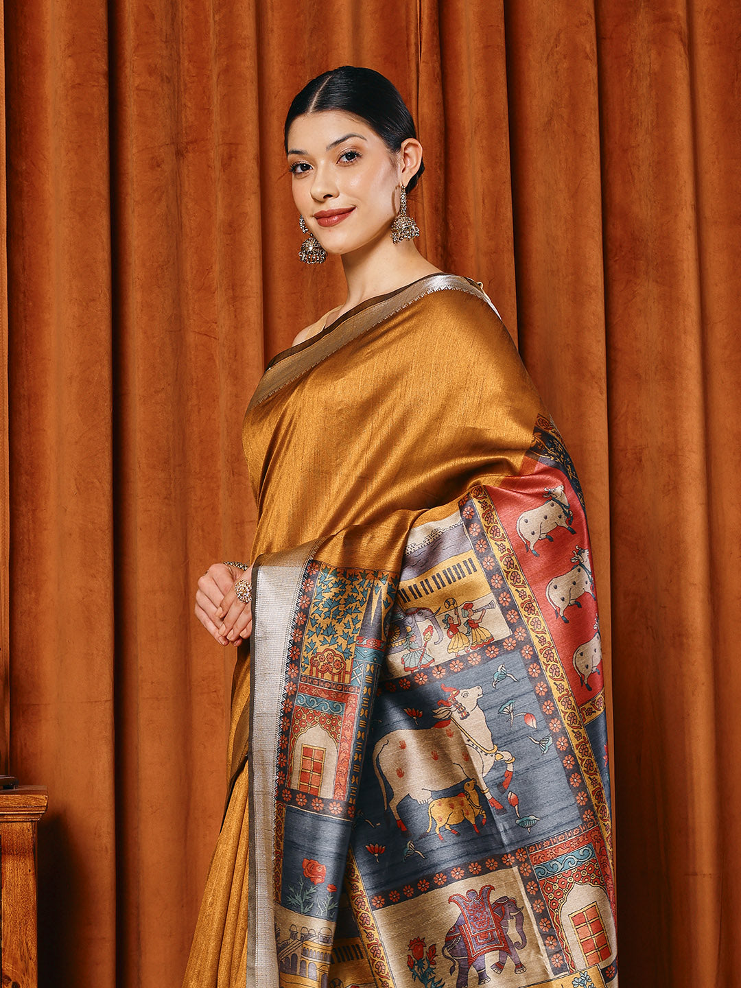 Plain Art slik Saree