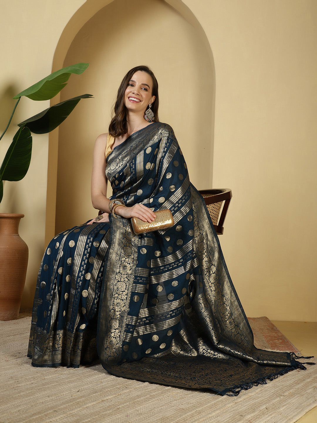 Zaari Jaal Crepe Saree