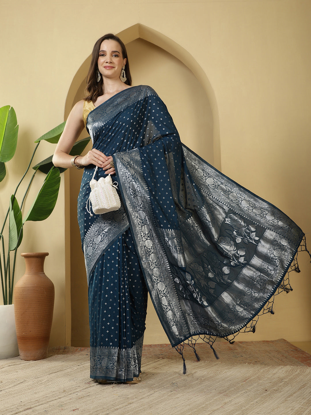 Zaari Jaal Crepe Saree