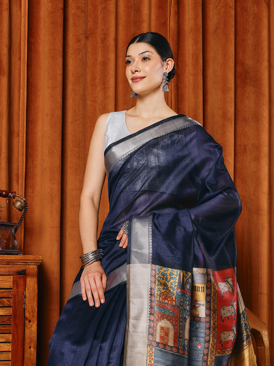 Plain Art slik Saree