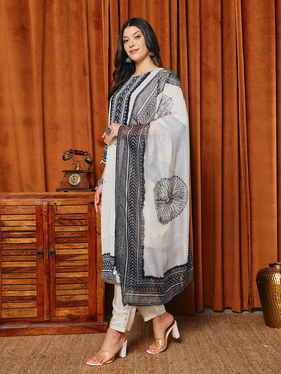 Embroidered Crepe Kurta With Pants & Dupatta