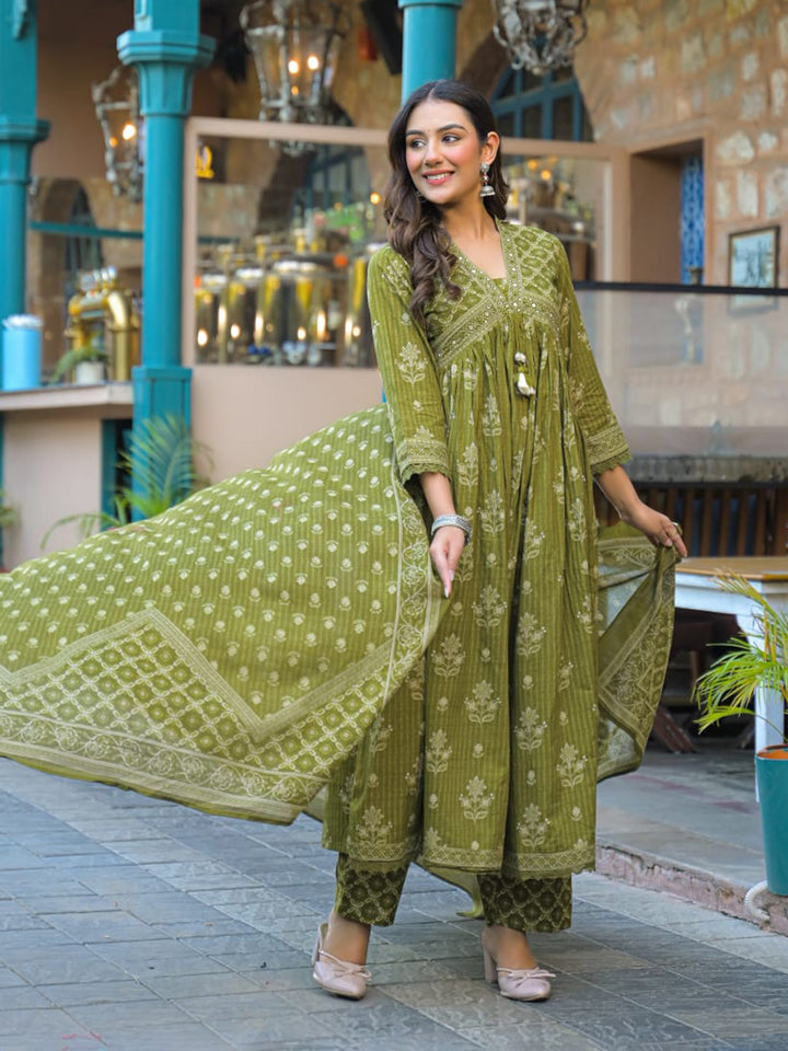 Green Cotton Blend Printed Straight Suit Set