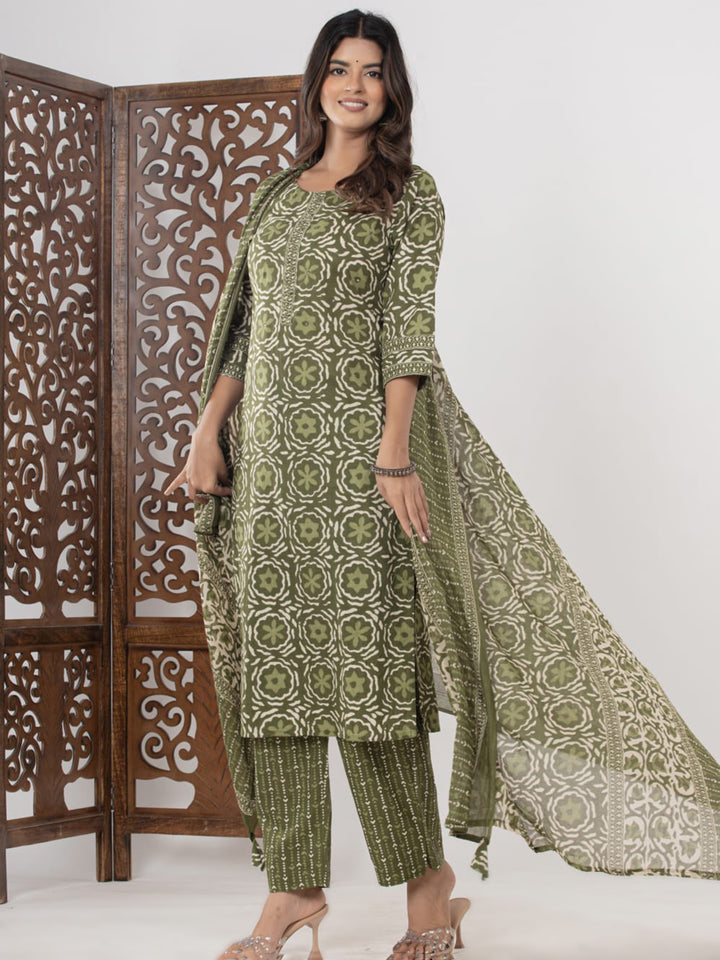 Green Embroidered Cotton Blend Straight Suit Set With Dupatta