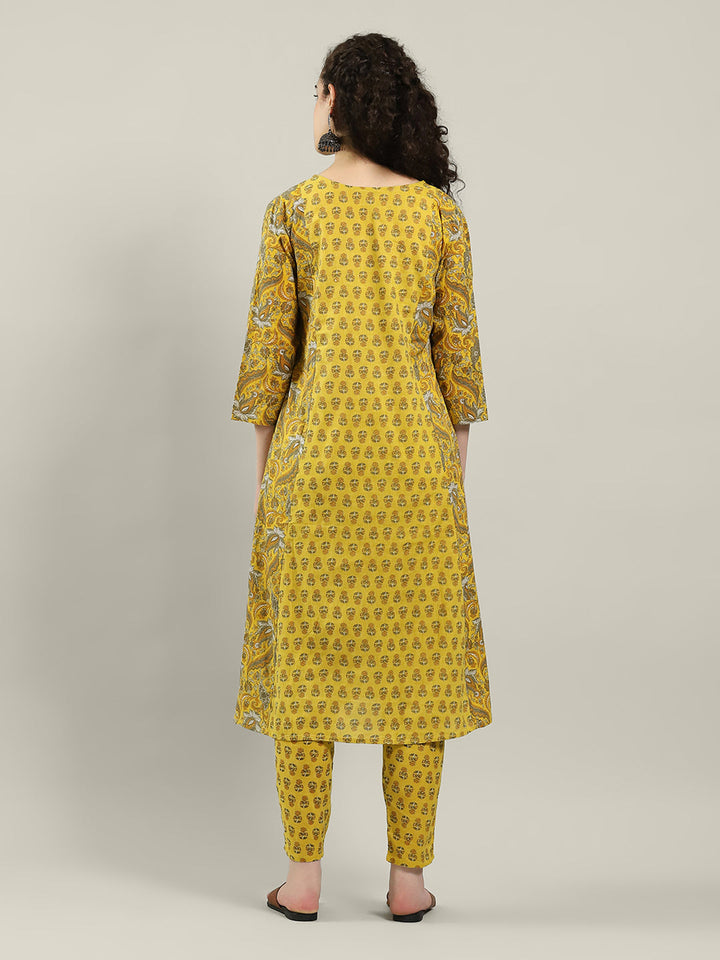 Printed Cotton Blend Kurta &amp; Pants