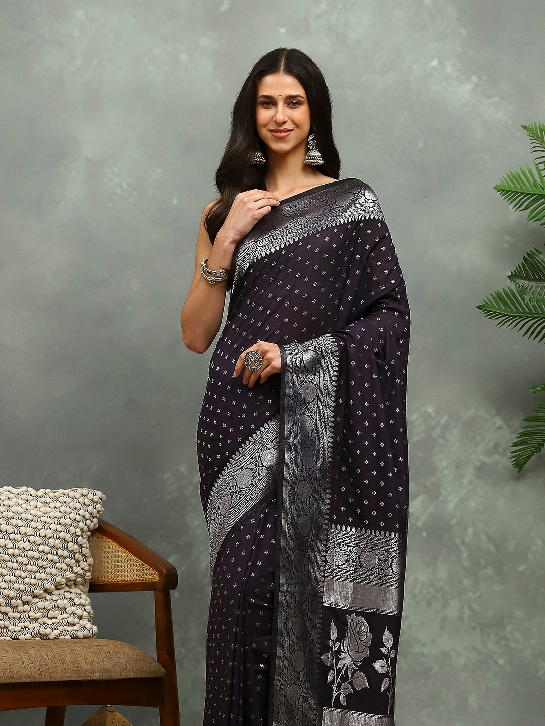 Zaari Jaal Crepe Saree