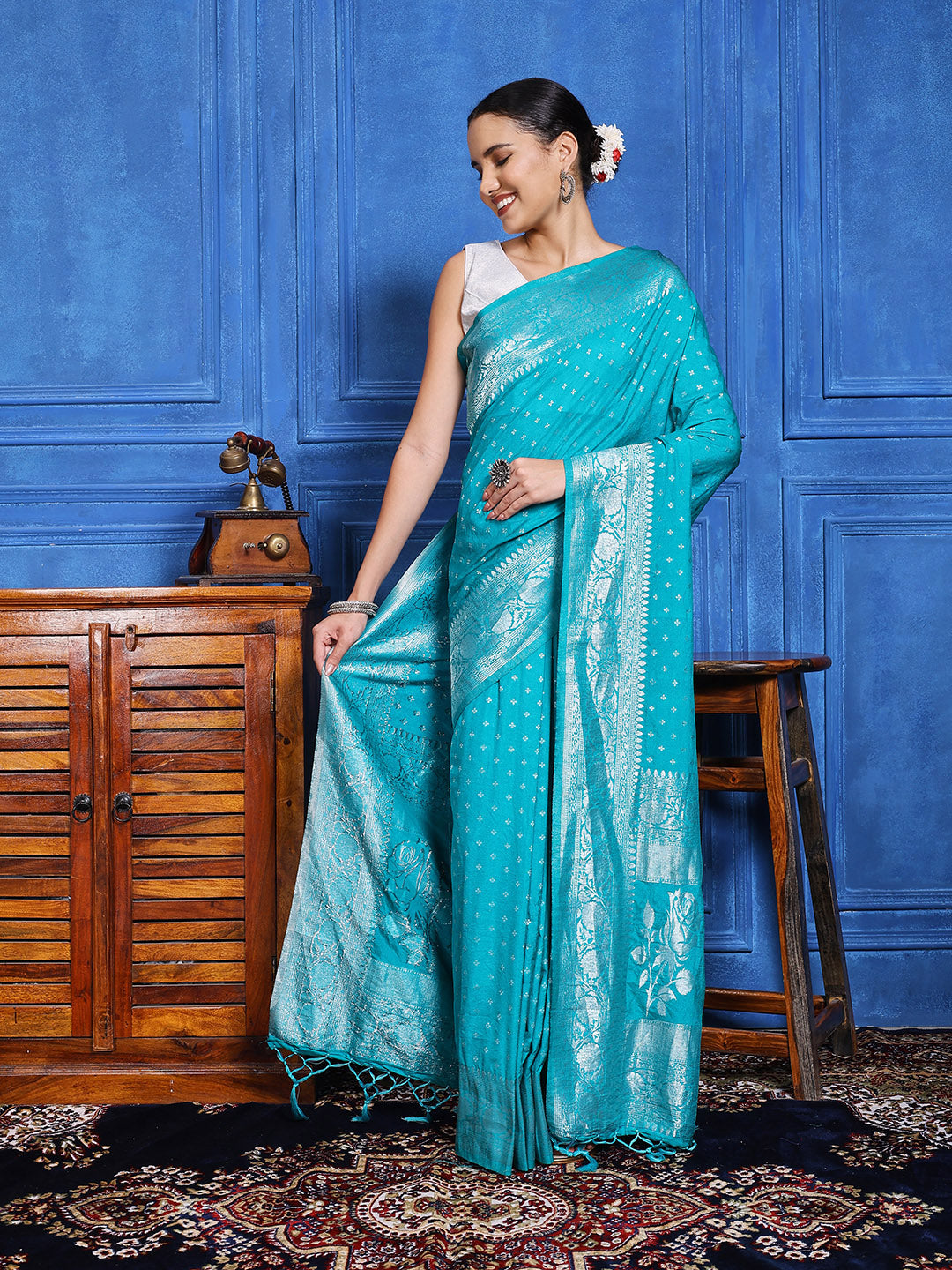 Zaari Jaal Crepe Saree