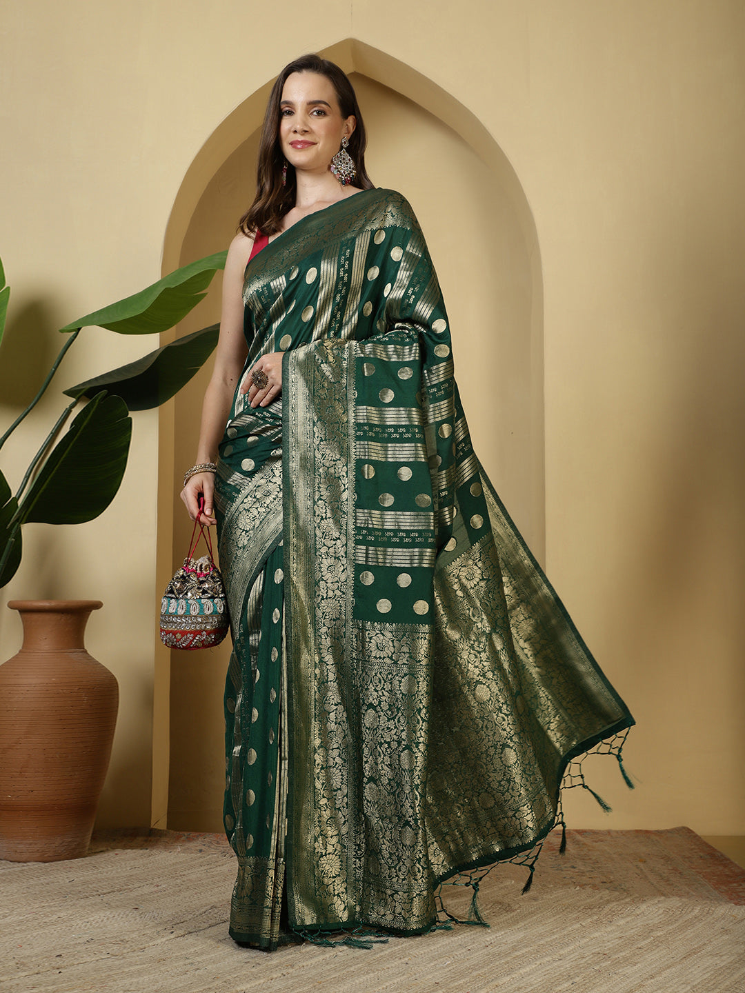 Zaari Jaal Crepe Saree